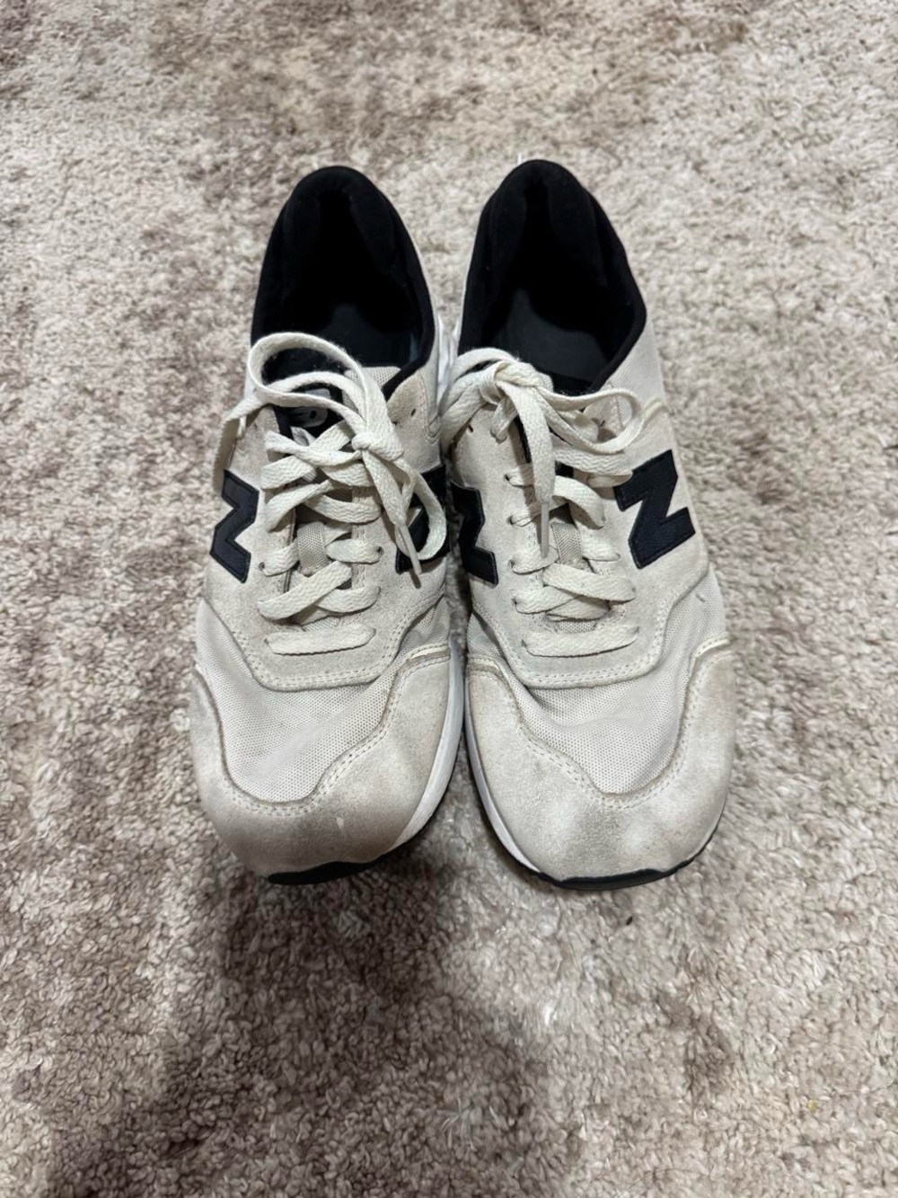 New Balance women Beige and Black Casual Sneakers